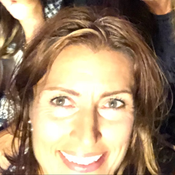 Meet your Posher, Ellen - Picture 3 of 3